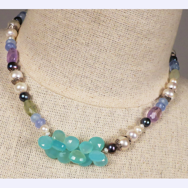 Chalcedony and pearl necklace