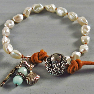 Handmade pearl bracelet