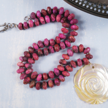 Knotted Mother of pearl necklace